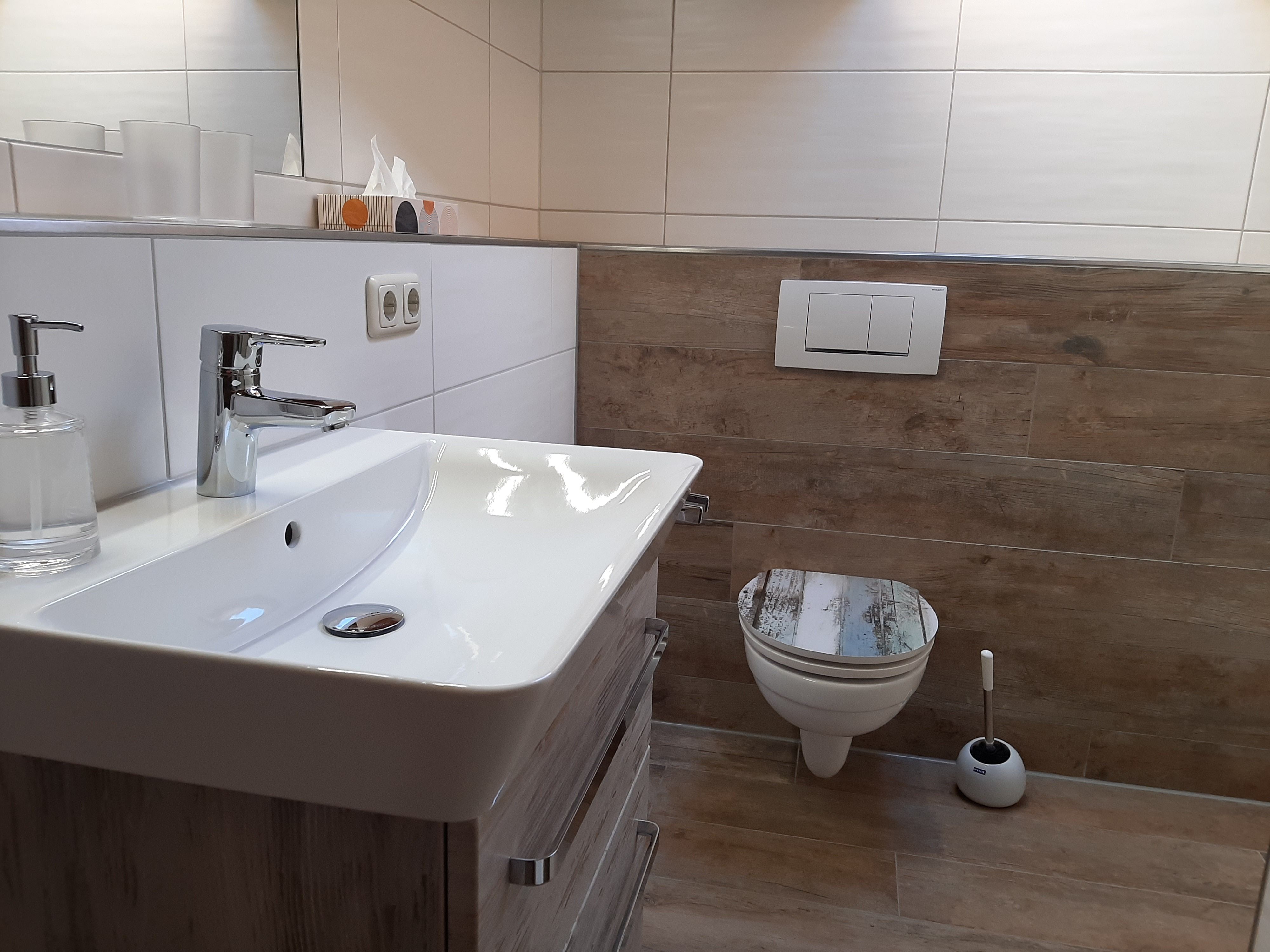 Badezimmer mit Dusche